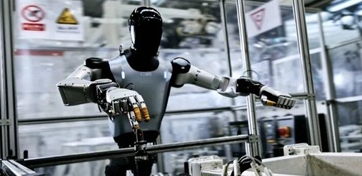 雷军两会建言“人形机器人转正”：小米机器人已进厂实习