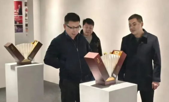 华为AI眼镜4月或发布：余承东亲自佩戴预热