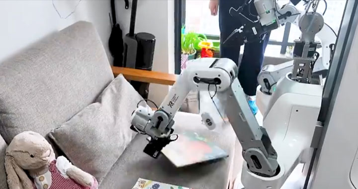 全球首个真正意义的AI机器人保洁员在深圳上岗